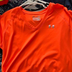 Under armour semi fitted tee